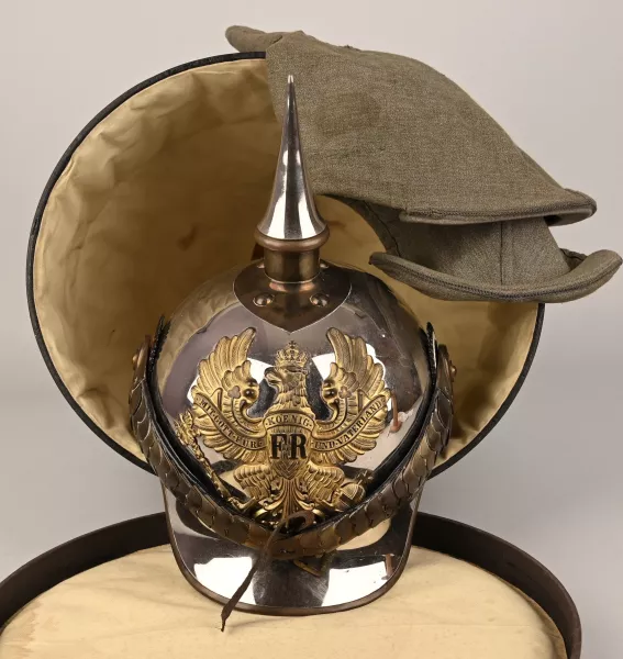 Prussian "Eingethums Helm" for Kürassier with Case & Field Cover Visuel 1 principal